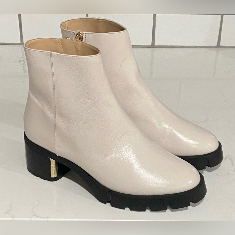 Coach Chrissy‎ Bootie Chalk Leather Lug Sole Boots Women’s Size 9.5 New
